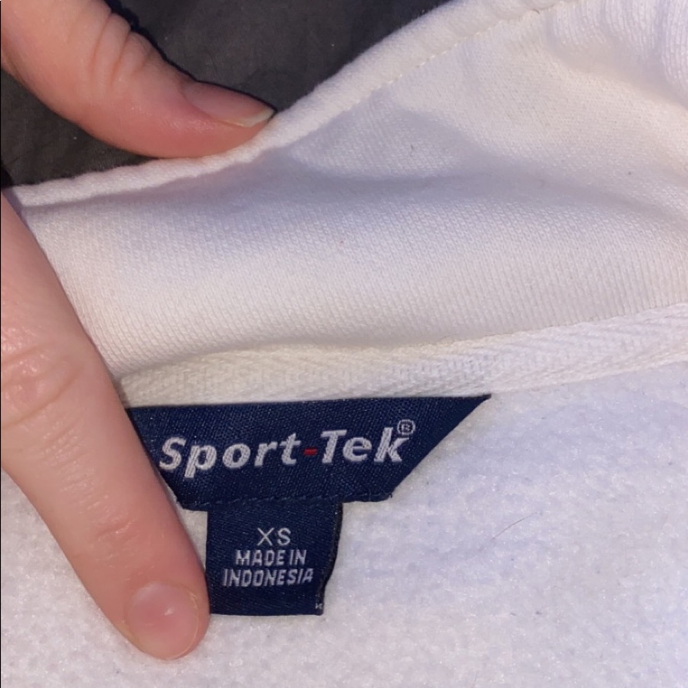 pullover - Picture 2 of 2